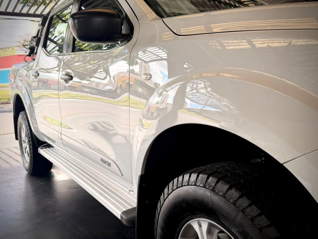 NISSAN Frontier - Foto