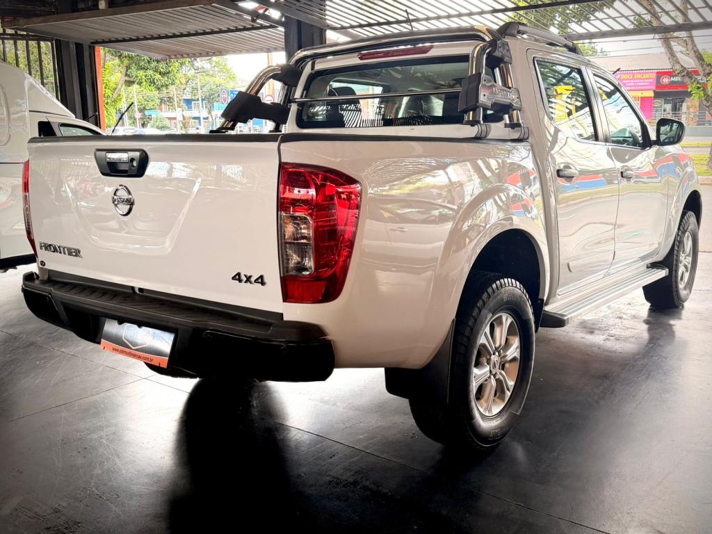 NISSAN Frontier - Foto