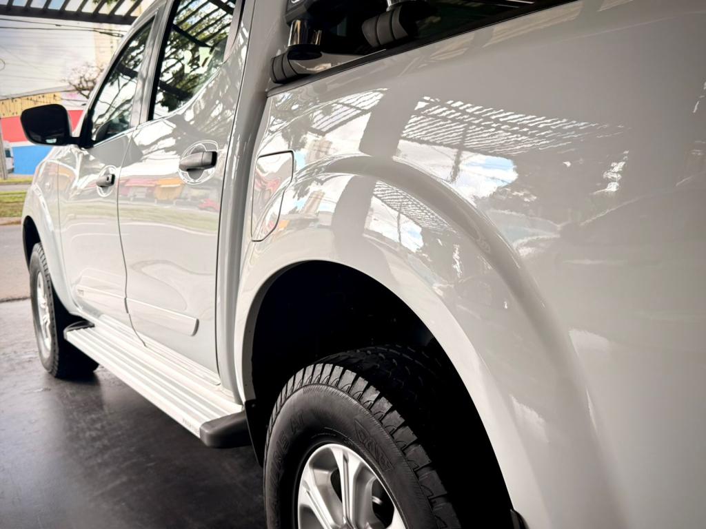 NISSAN Frontier - Foto
