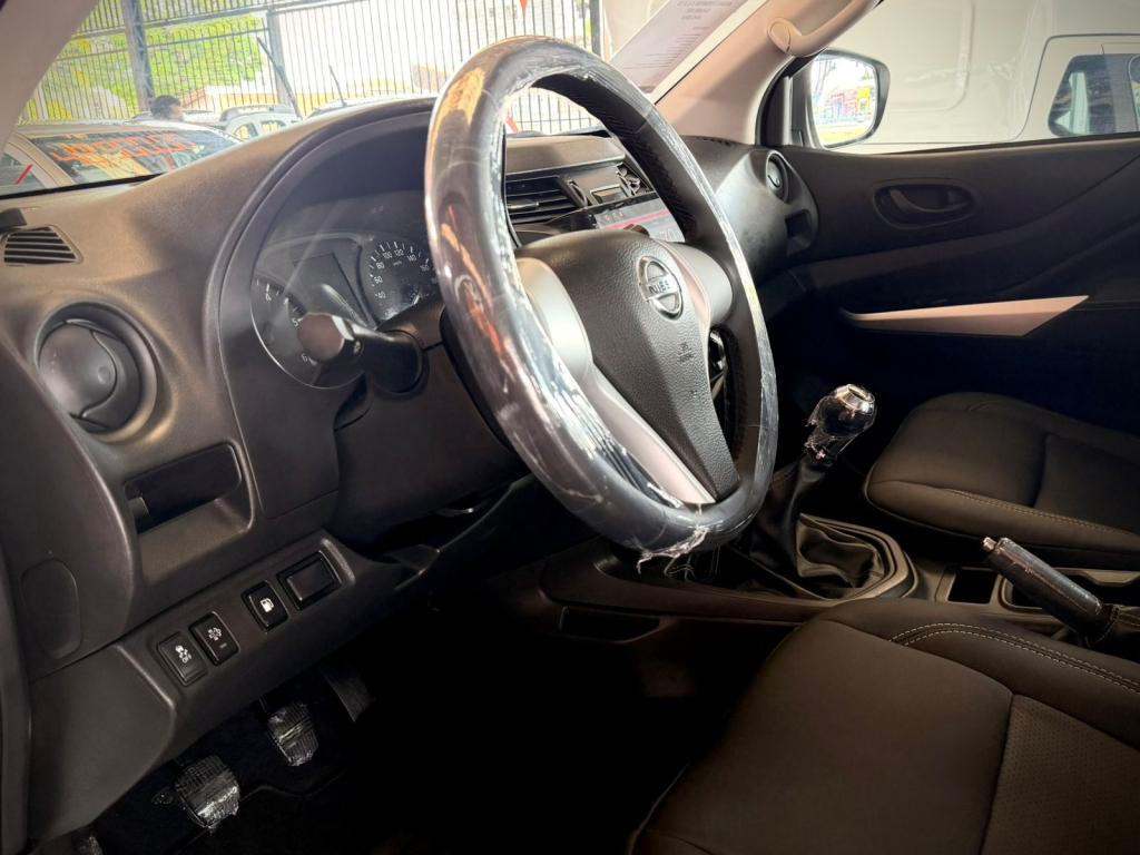 NISSAN Frontier - Foto