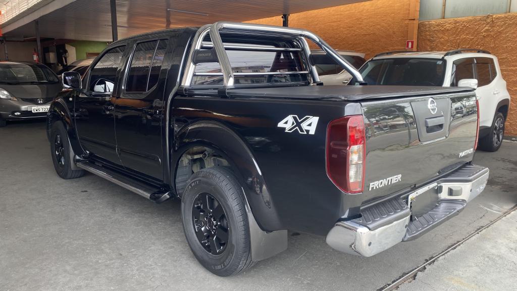 NISSAN Frontier - Foto