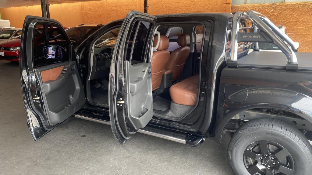 NISSAN Frontier - Foto