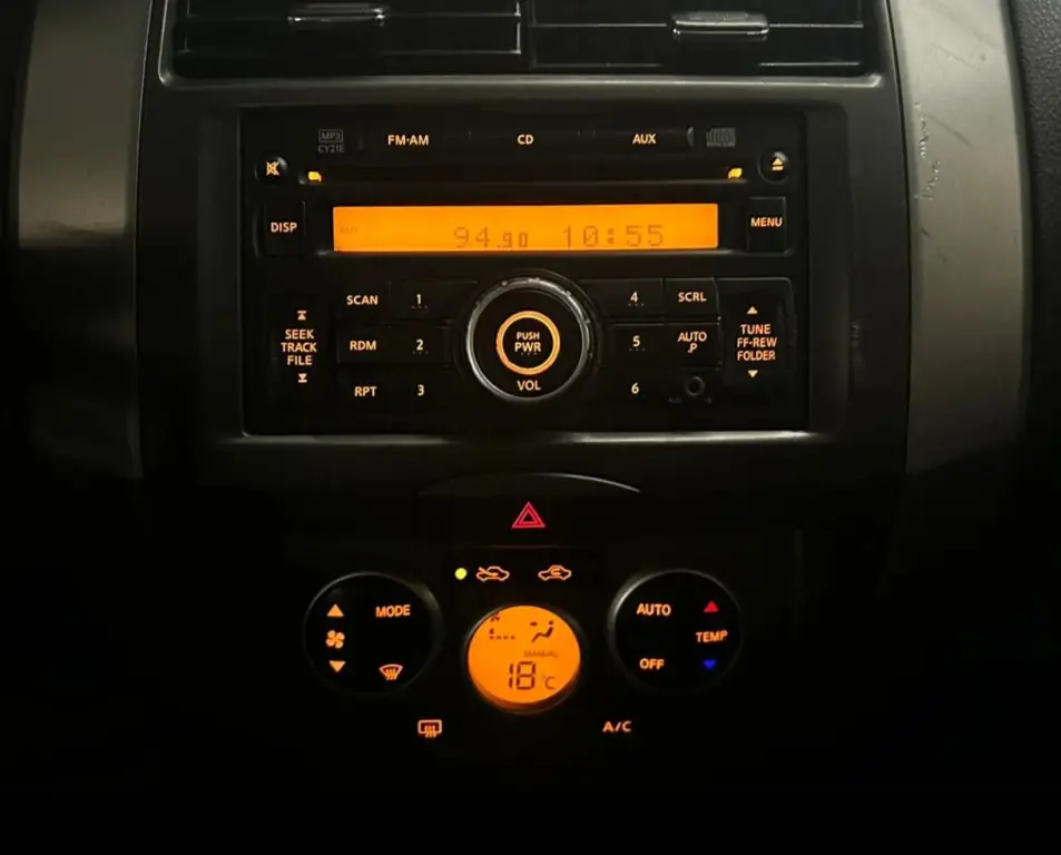 NISSAN Grand Livina - Foto