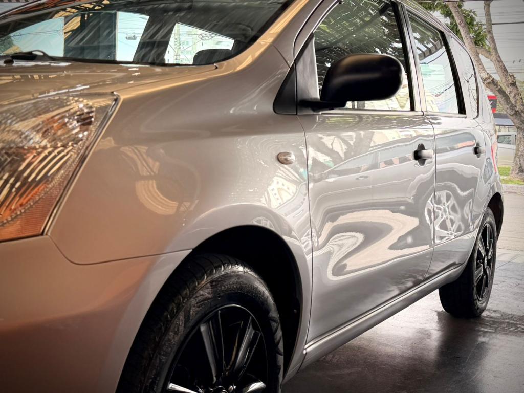 NISSAN Livina - Foto