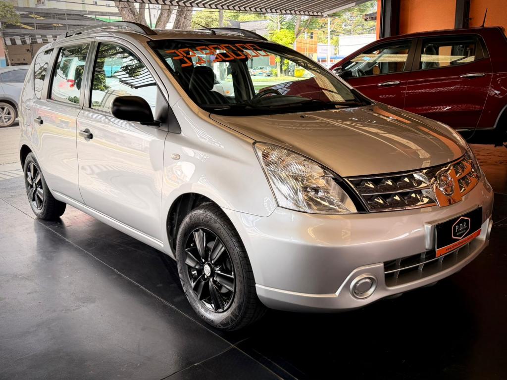 NISSAN Livina - Foto