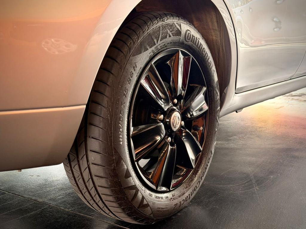 NISSAN Livina - Foto