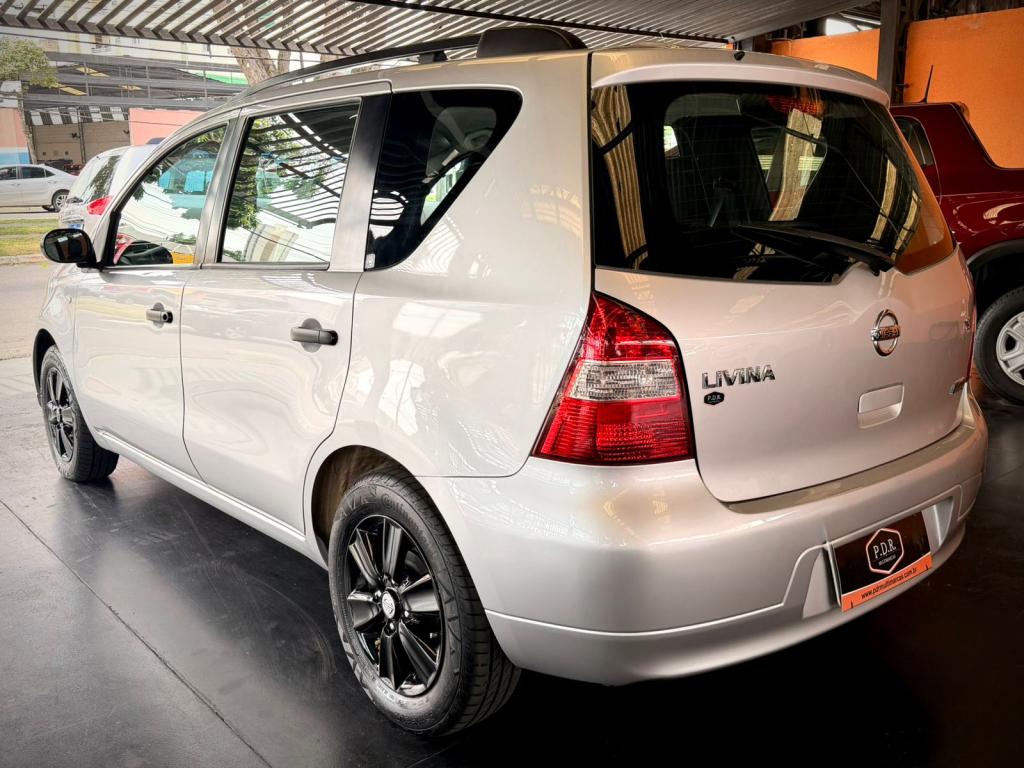 NISSAN Livina - Foto