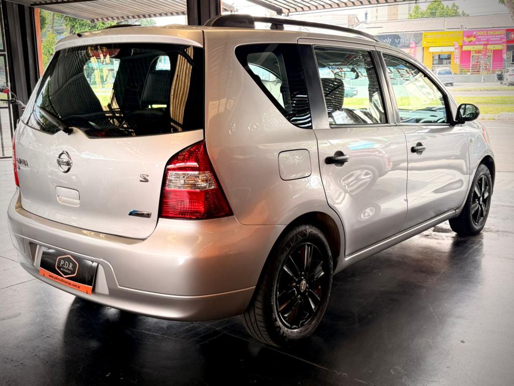 NISSAN Livina - Foto