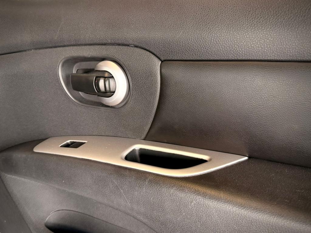 NISSAN Livina - Foto