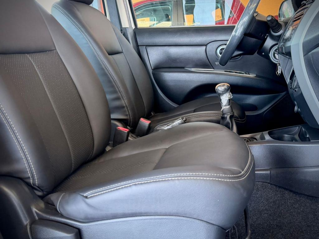 NISSAN Livina - Foto