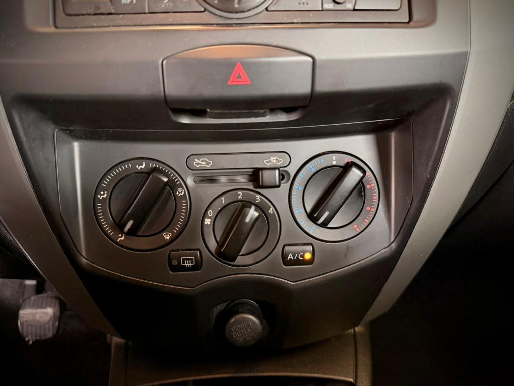 NISSAN Livina - Foto