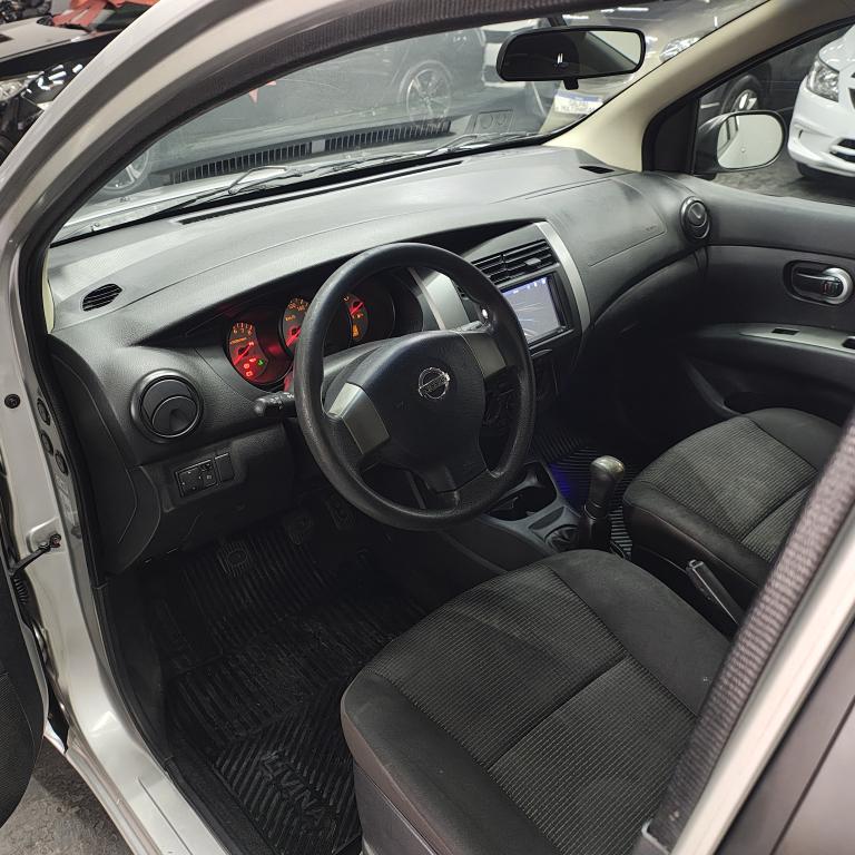 NISSAN Livina - Foto