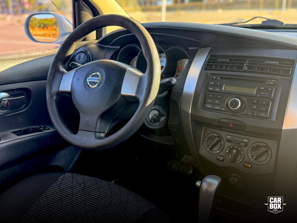 NISSAN Livina - Miniatura