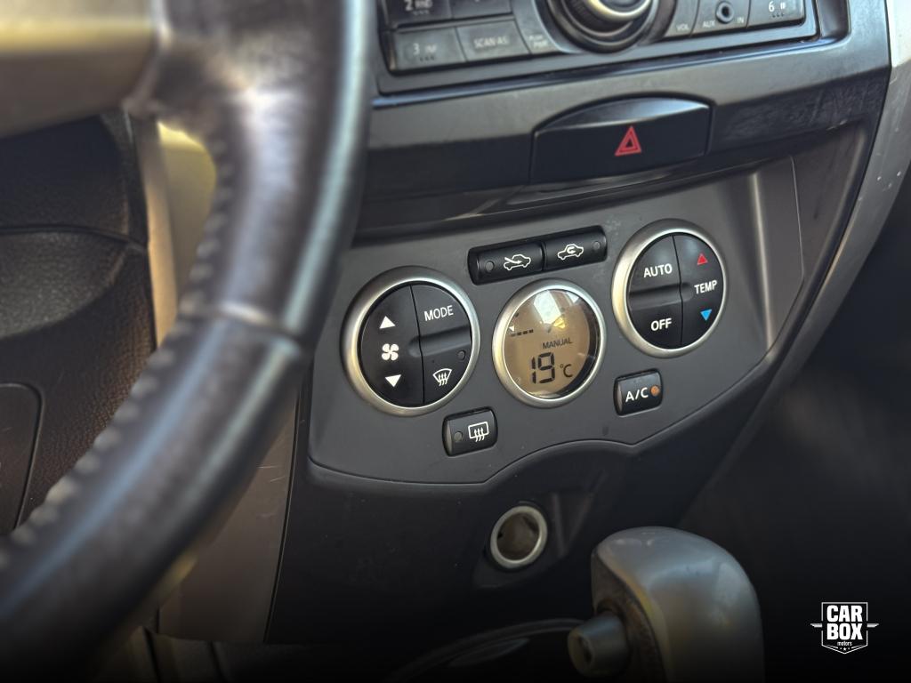 NISSAN Livina - Miniatura