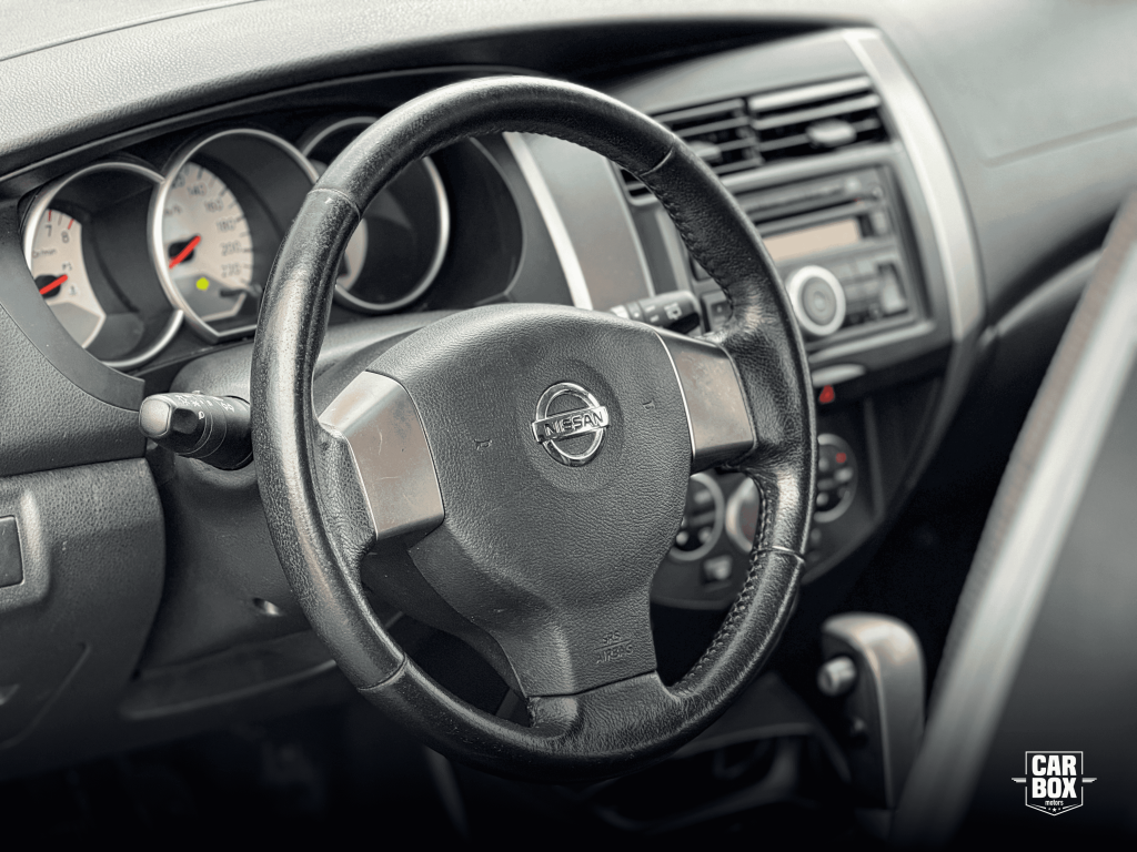 NISSAN Livina - Foto