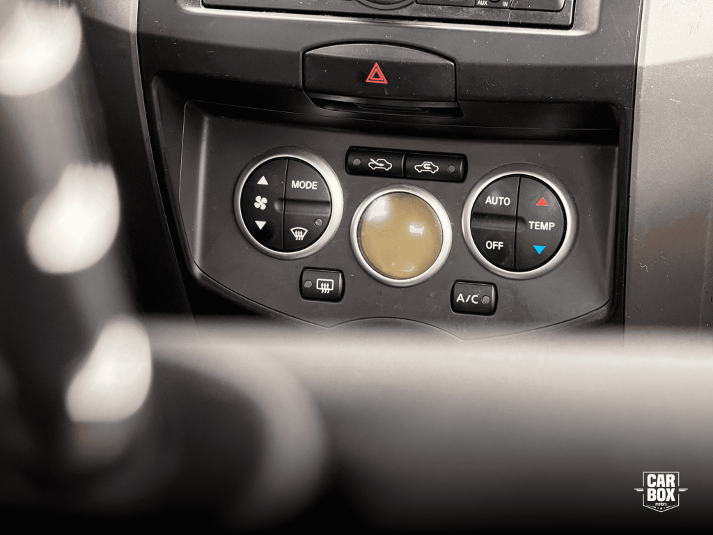 NISSAN Livina - Foto