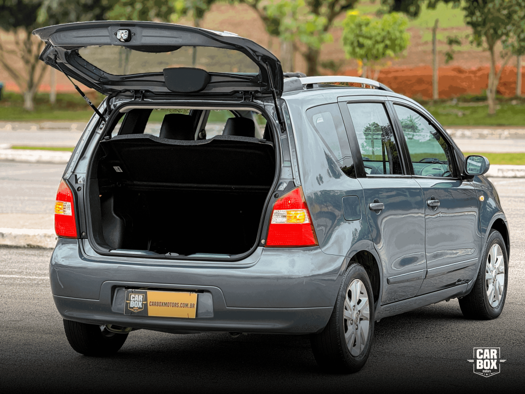 NISSAN Livina - Foto