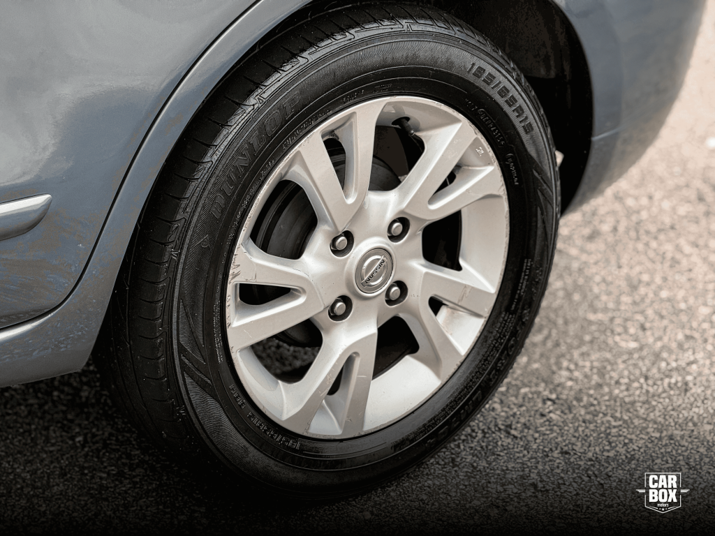 NISSAN Livina - Foto