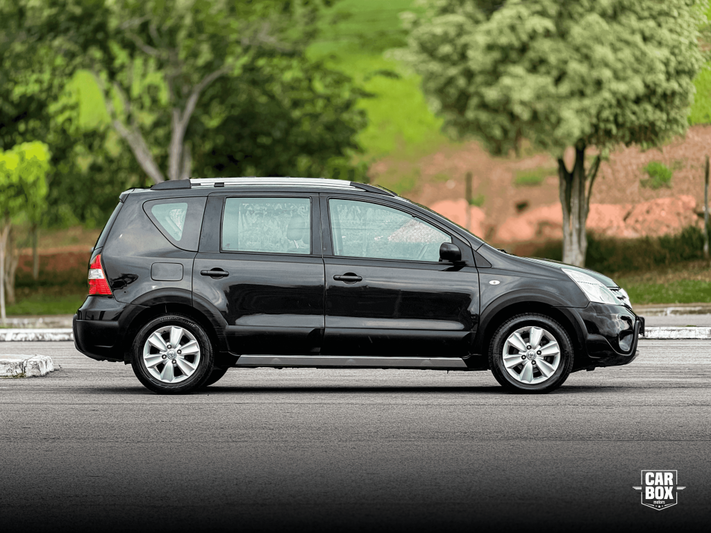 NISSAN Livina - Foto