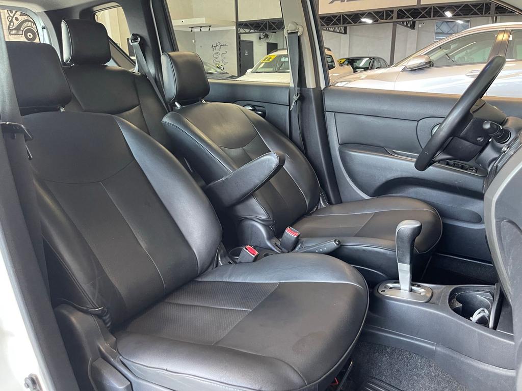 NISSAN Livina - Foto