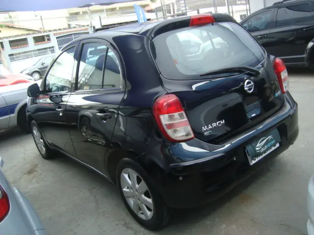 NISSAN March - Foto