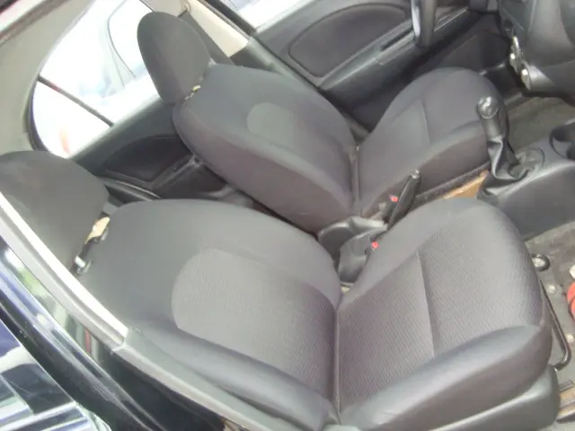 NISSAN March - Foto