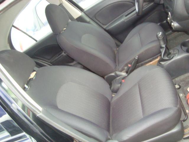 NISSAN March - Foto