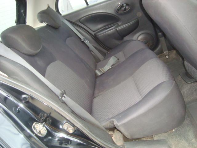 NISSAN March - Foto