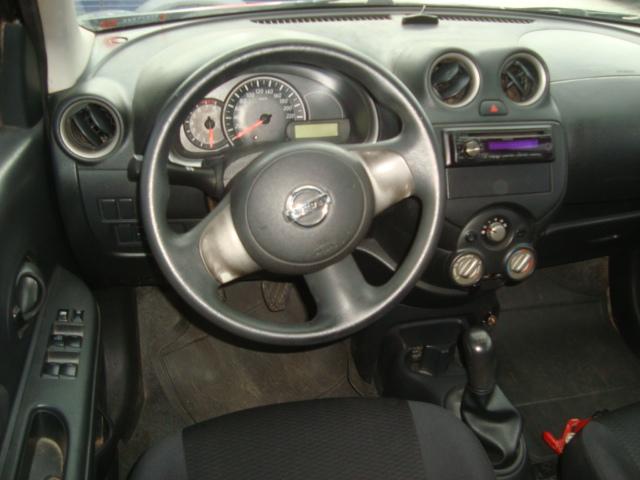 NISSAN March - Foto