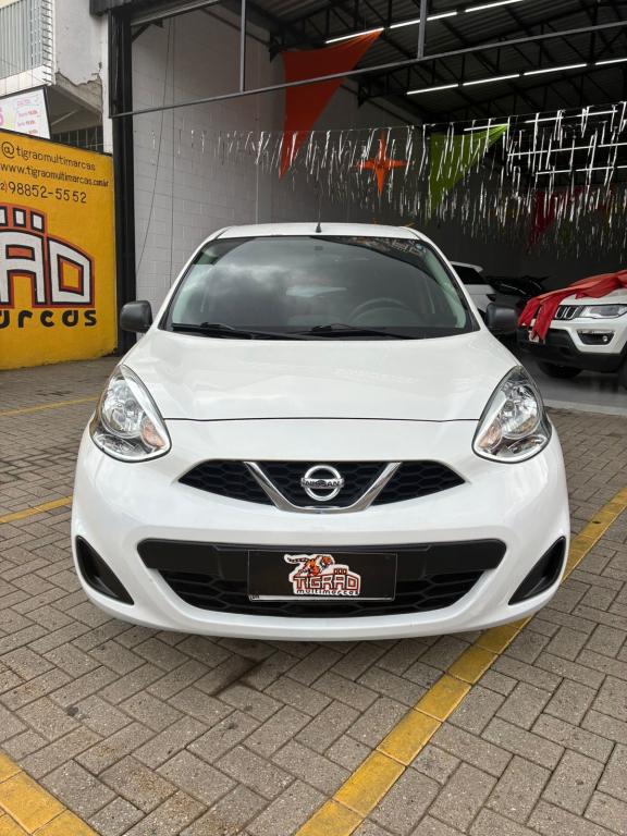 NISSAN March - Foto