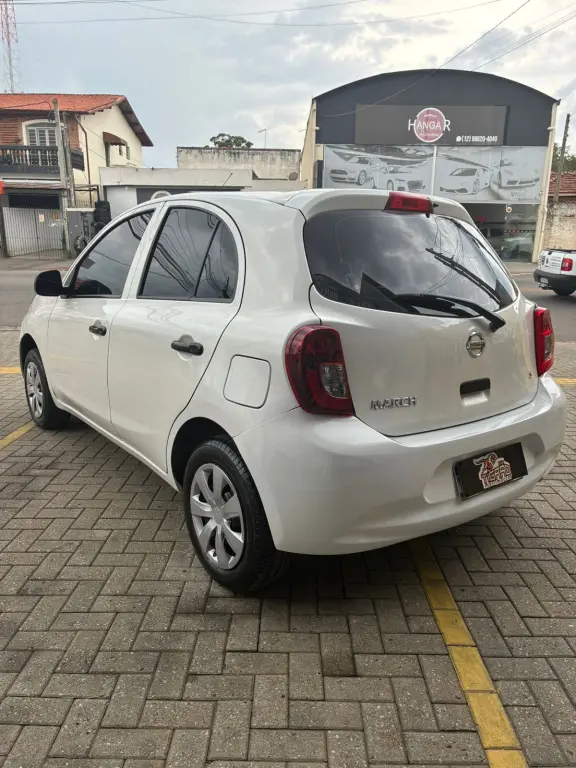 NISSAN March - Foto