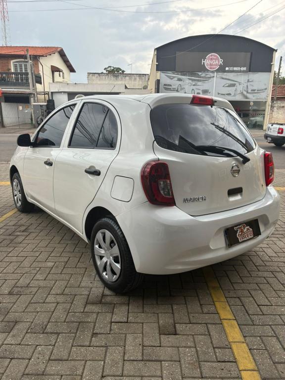 NISSAN March - Foto