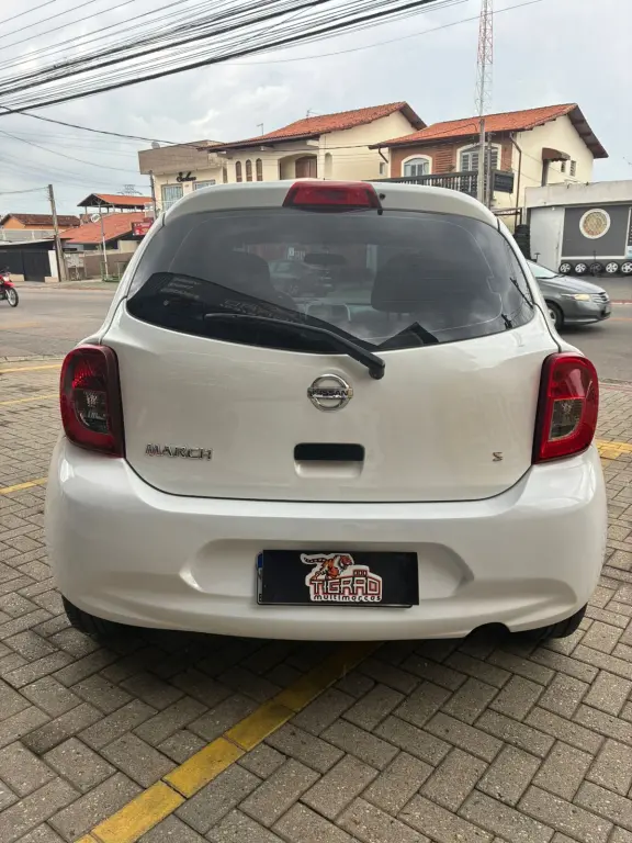 NISSAN March - Foto