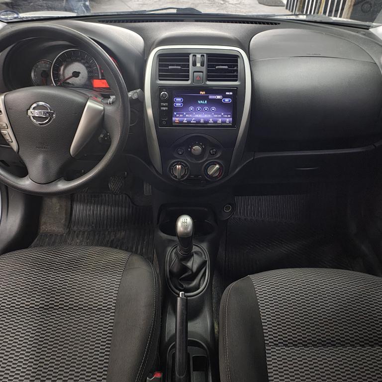 NISSAN March - Foto
