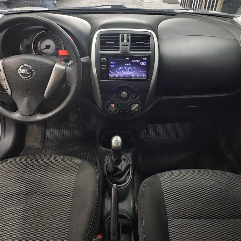 NISSAN March - Foto