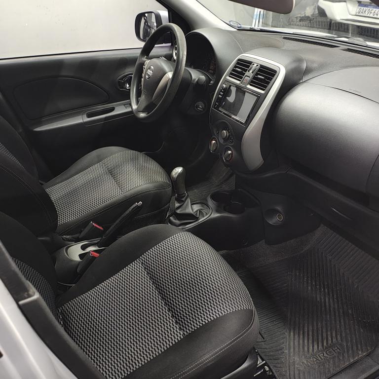 NISSAN March - Foto