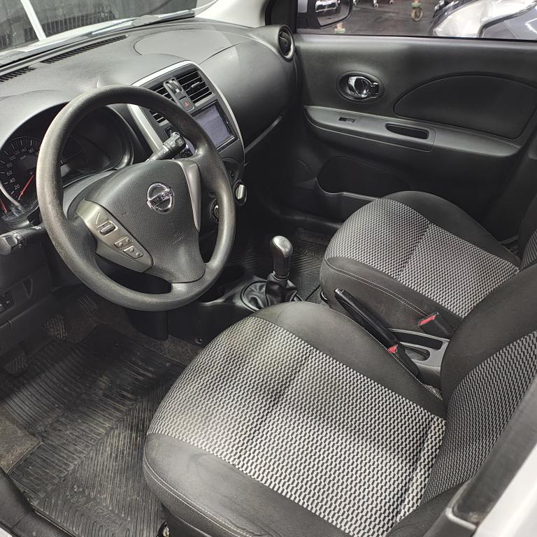 NISSAN March - Foto