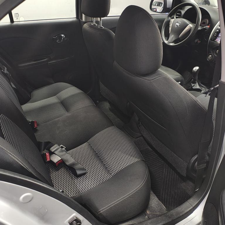 NISSAN March - Foto