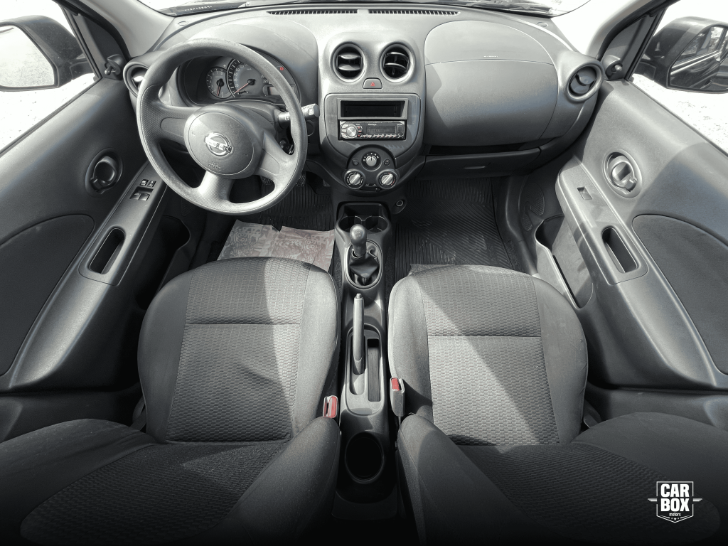 NISSAN March - Foto