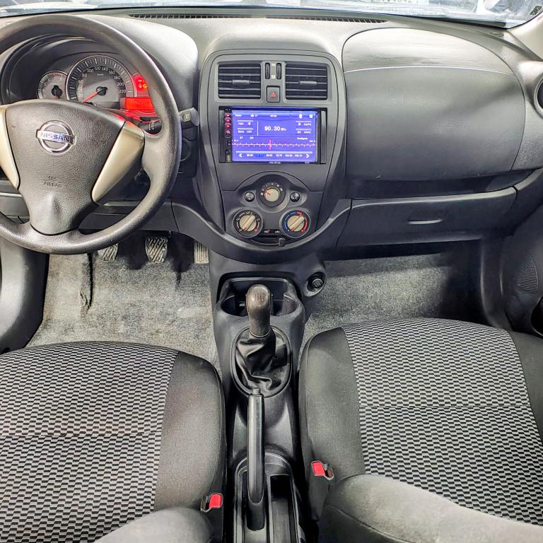 NISSAN March - Foto