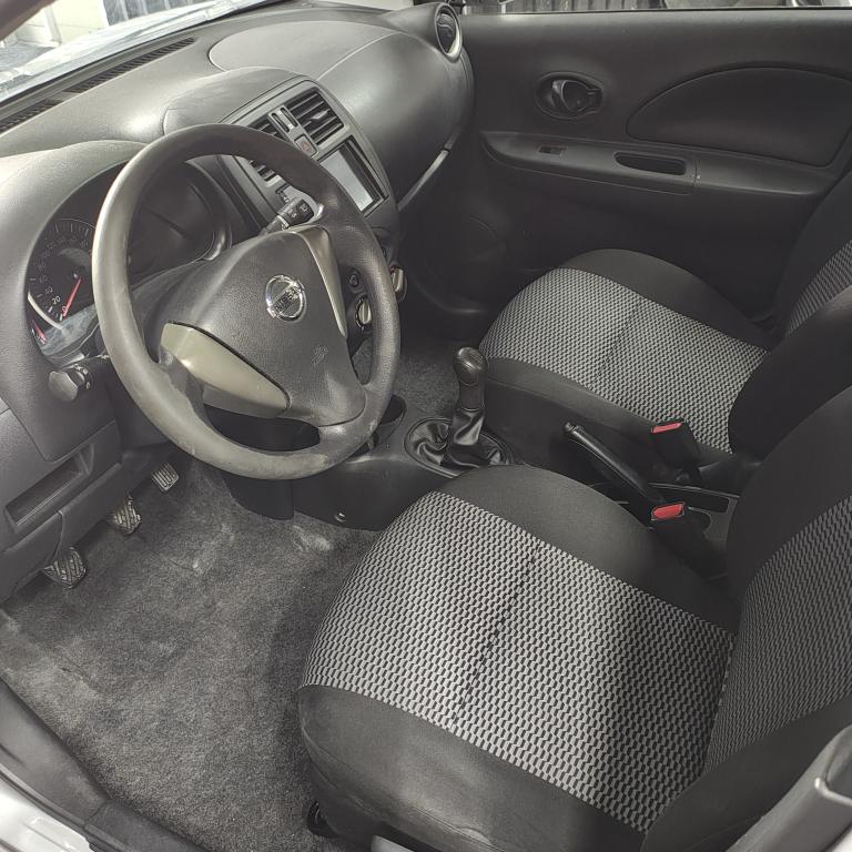 NISSAN March - Foto