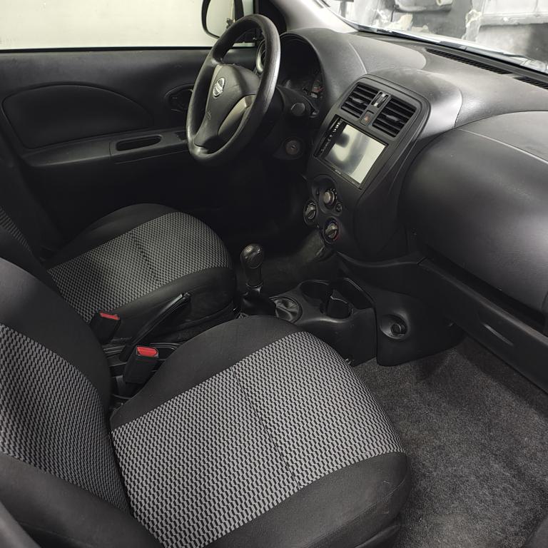 NISSAN March - Foto