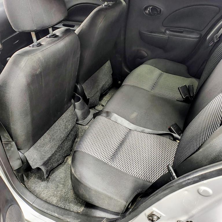 NISSAN March - Foto