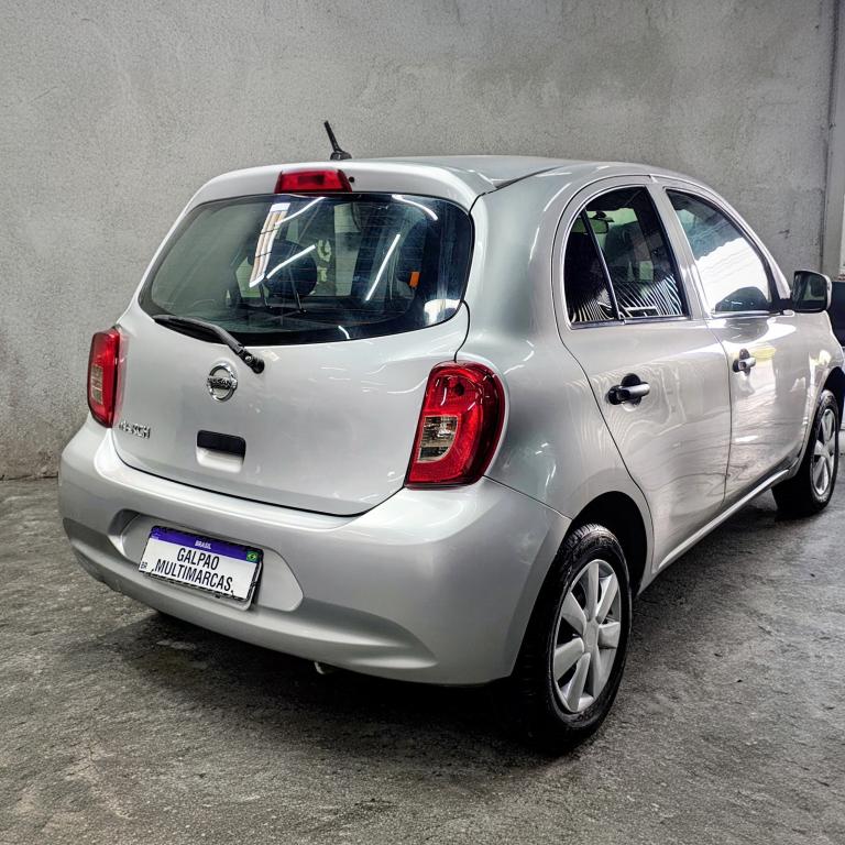 NISSAN March - Foto