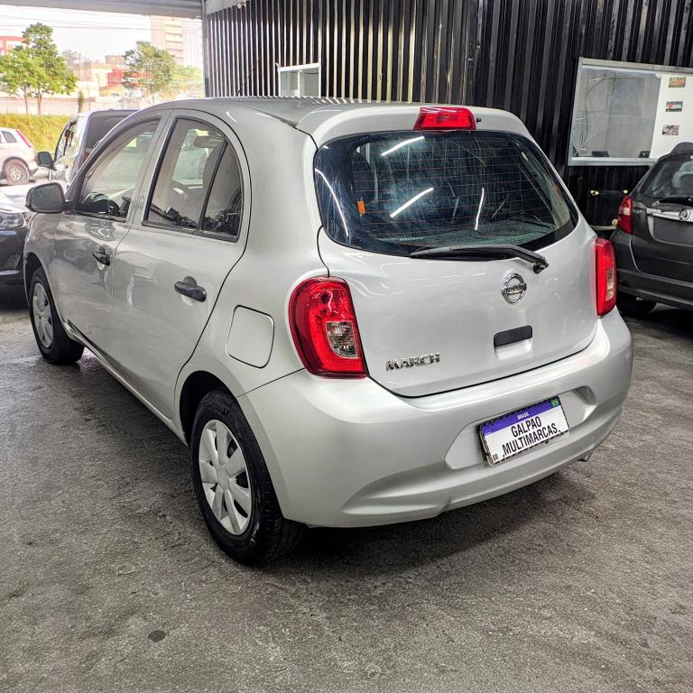 NISSAN March - Foto
