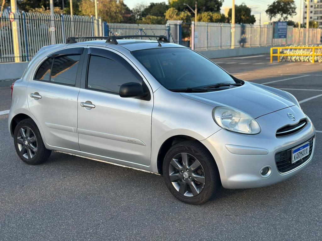 NISSAN March - Foto