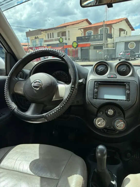 NISSAN March - Foto