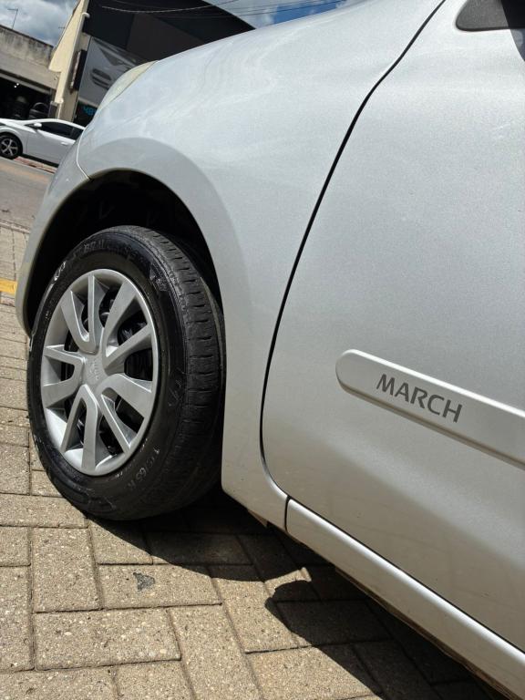 NISSAN March - Foto