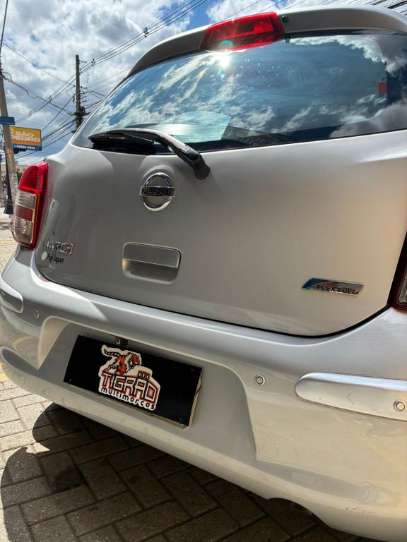 NISSAN March - Foto