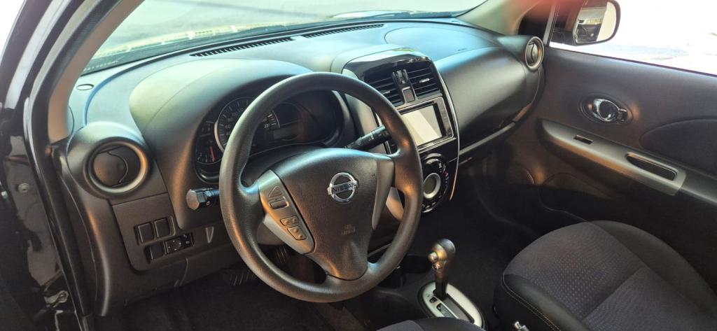 NISSAN March - Foto